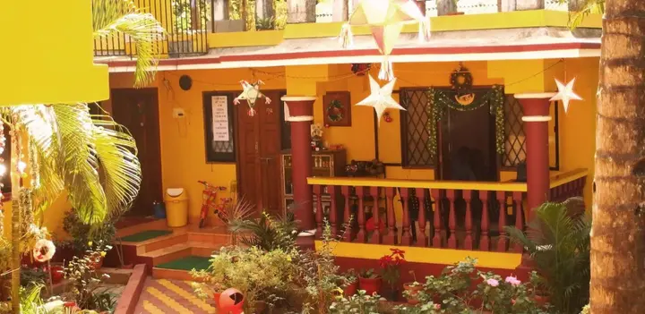 Вагатор: Yellow House
