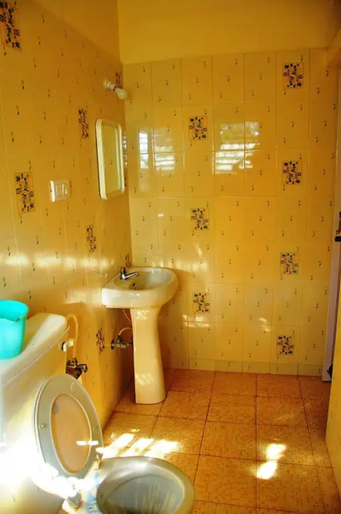 Вагатор: Yellow House