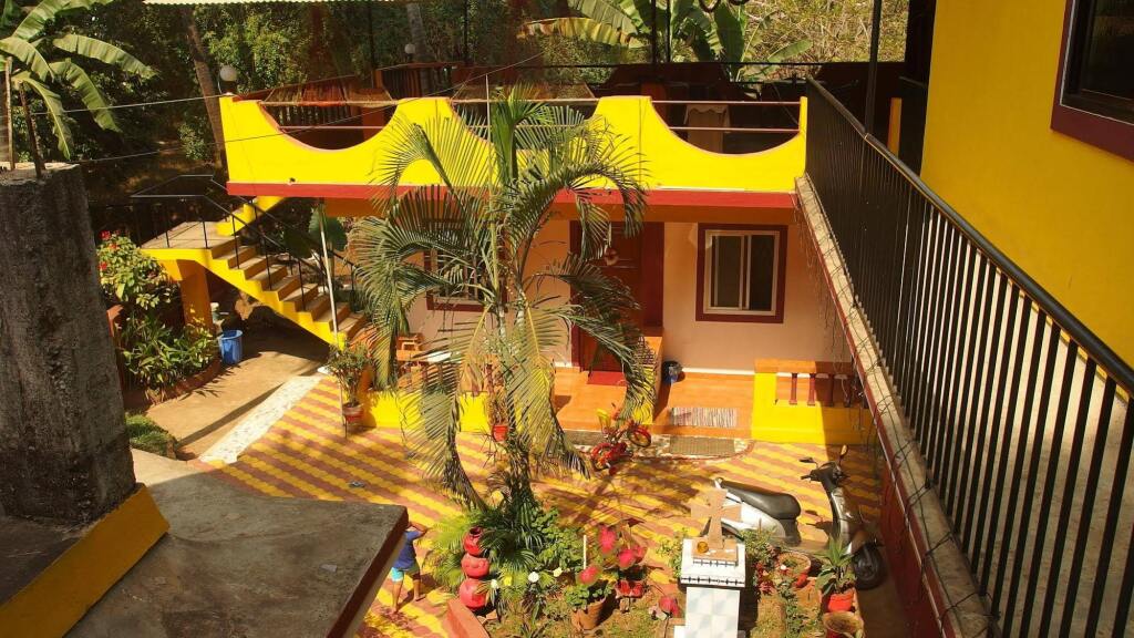 Вагатор: Yellow House