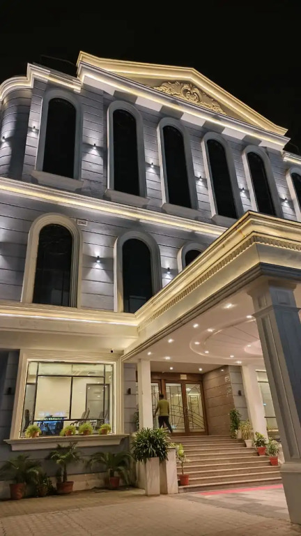 Праяградж: Hotel Milan Palace
