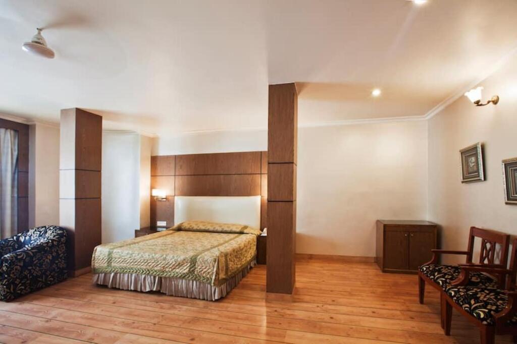 Праяградж: Hotel Milan Palace