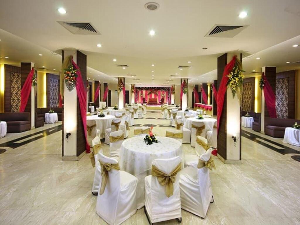 Праяградж: Hotel Milan Palace