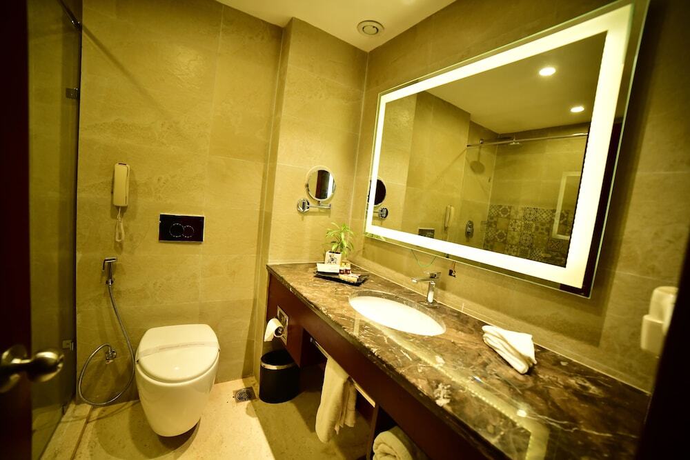 Праяградж: Hotel Milan Palace