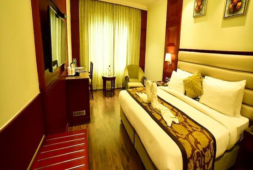 Праяградж: Hotel Milan Palace