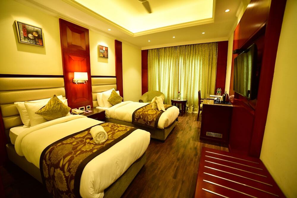 Праяградж: Hotel Milan Palace