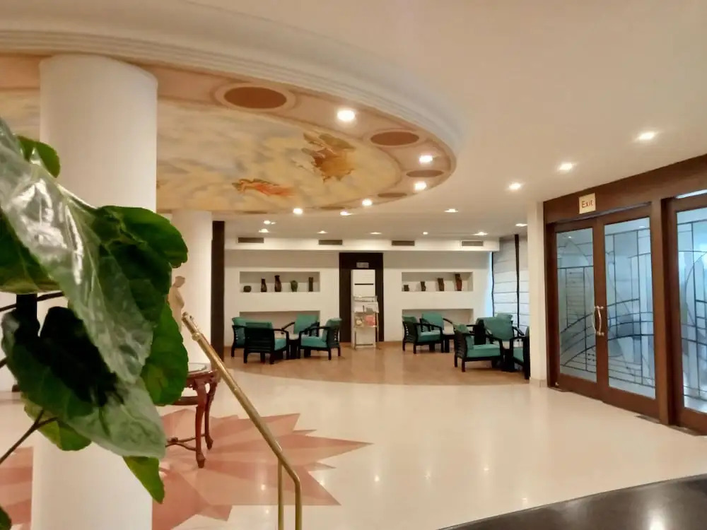 Праяградж: Hotel Milan Palace