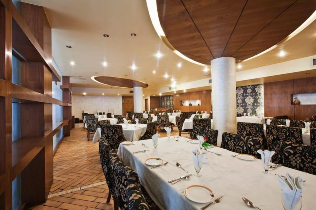 Праяградж: Hotel Milan Palace