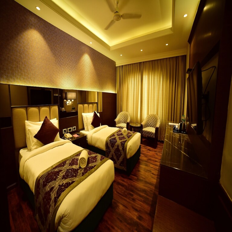 Праяградж: Hotel Milan Palace