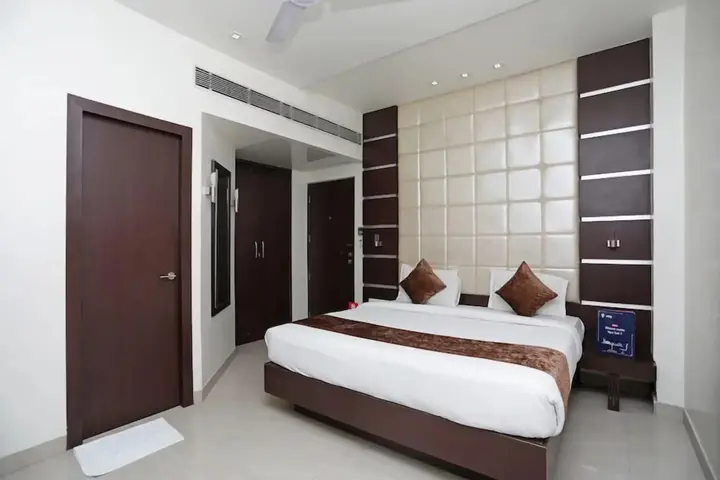 Барейлли: Hotel D Grand