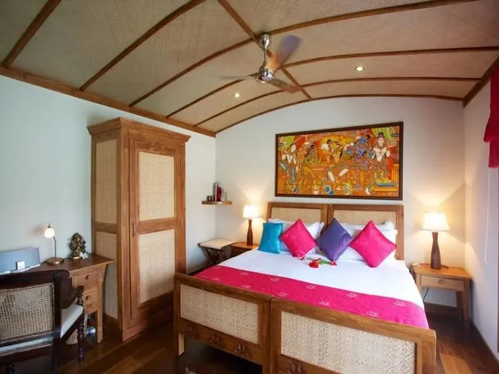 Payyanur: The Lotus - Houseboat