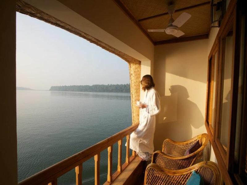 Payyanur: The Lotus - Houseboat
