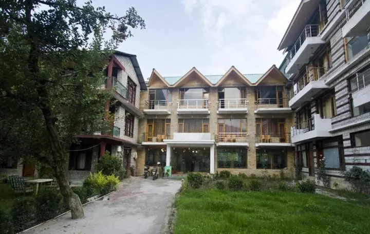 Манали: The Grand Welcome Manali