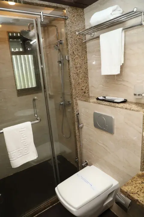 Мумбаи: Hotel Anantha Executive Suites