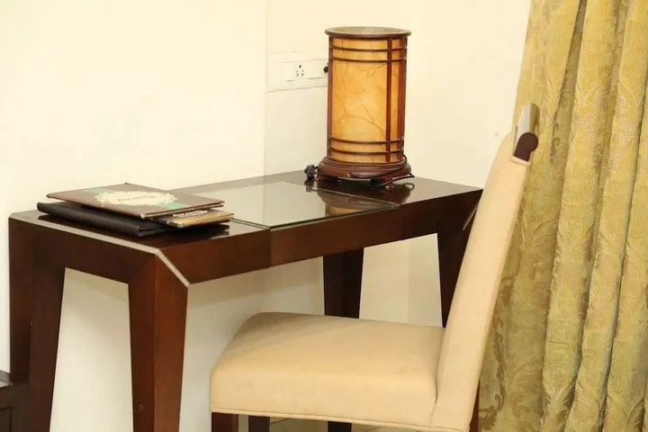 Мумбаи: Hotel Anantha Executive Suites