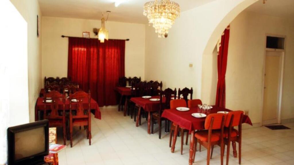 Ути: Wave Inn Cottages