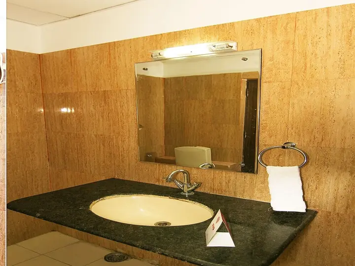 Лакхнау: OYO 6804 Hotel Buddha Residency