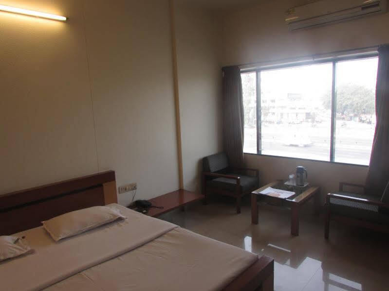 Нашик: Hotel Surya Nasik