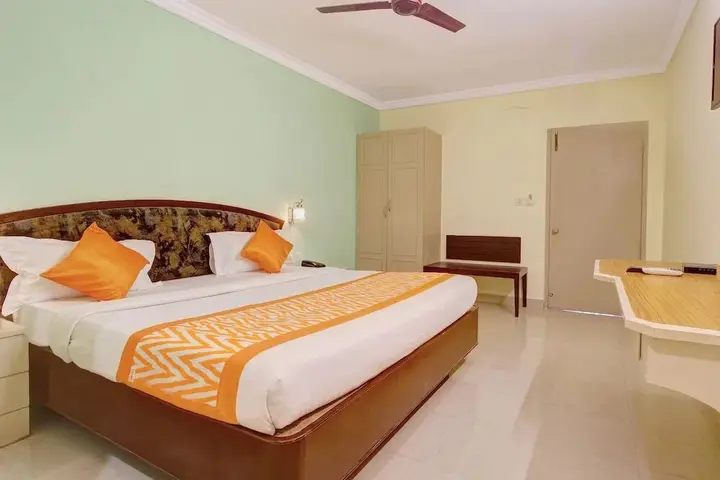 Хидерабад: Indu Pearls Inn by OYO Rooms