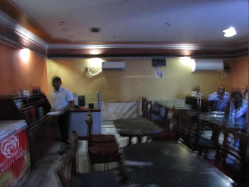 Колката: Golden Inn