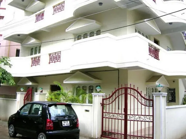 Бангалор: Compact Langford Homes