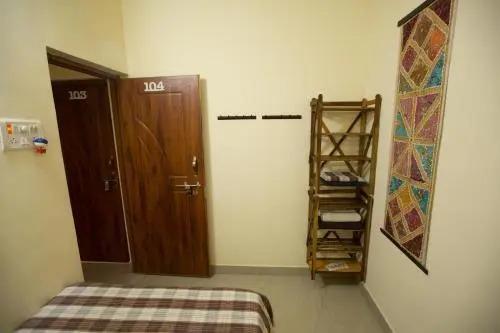 Арамбол: The Noname Guest House