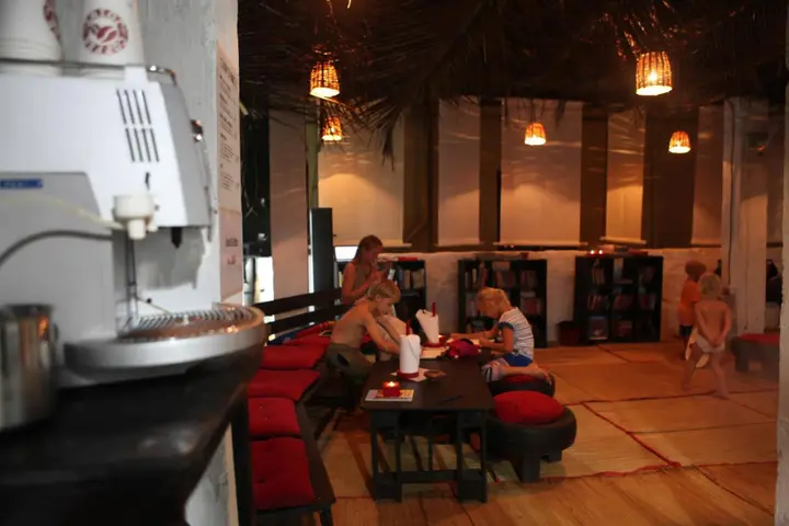 Арамбол: The Noname Guest House
