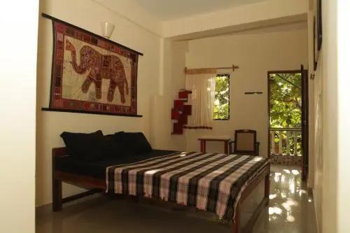 Арамбол: The Noname Guest House