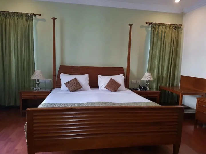 Бангалор: Hotel Trinity Suites