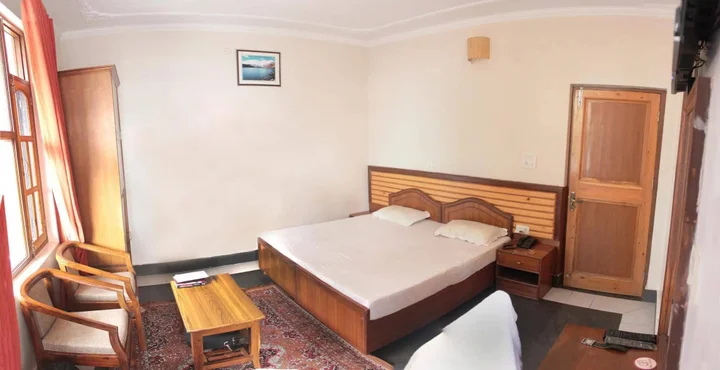 Кангра: The Lodge