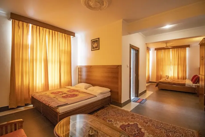 Кангра: The Lodge