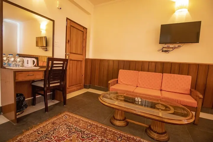 Кангра: The Lodge