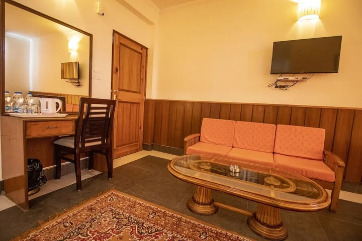 Кангра: The Lodge