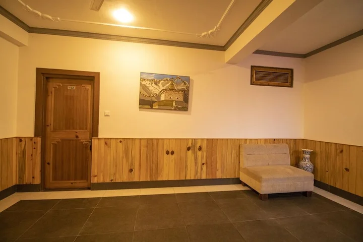 Кангра: The Lodge