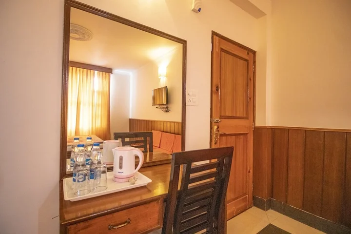 Кангра: The Lodge