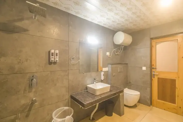 Кангра: The Lodge