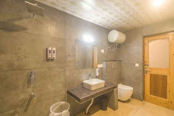 Кангра: The Lodge