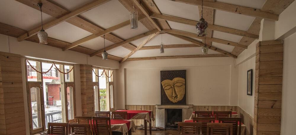 Кангра: The Lodge
