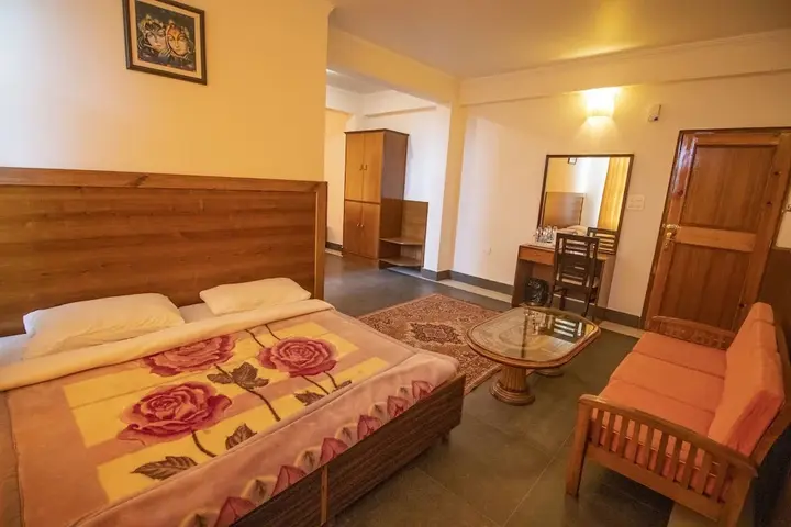 Кангра: The Lodge