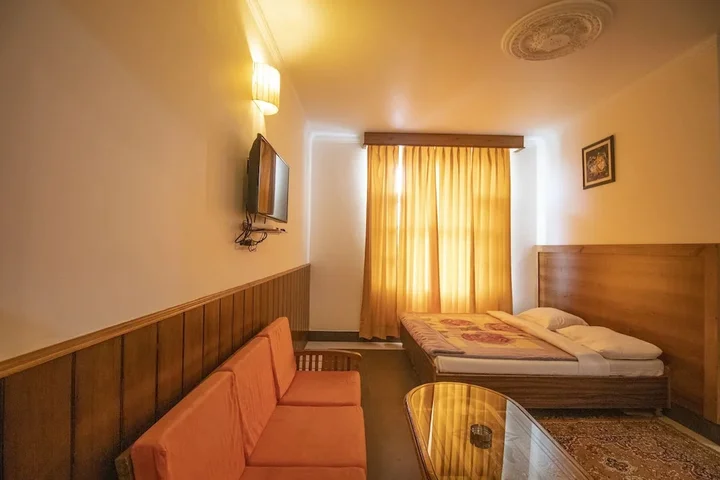 Кангра: The Lodge