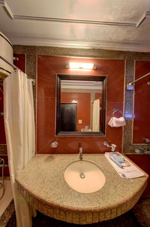 Массури: Hotel Shilton by Royal Collection