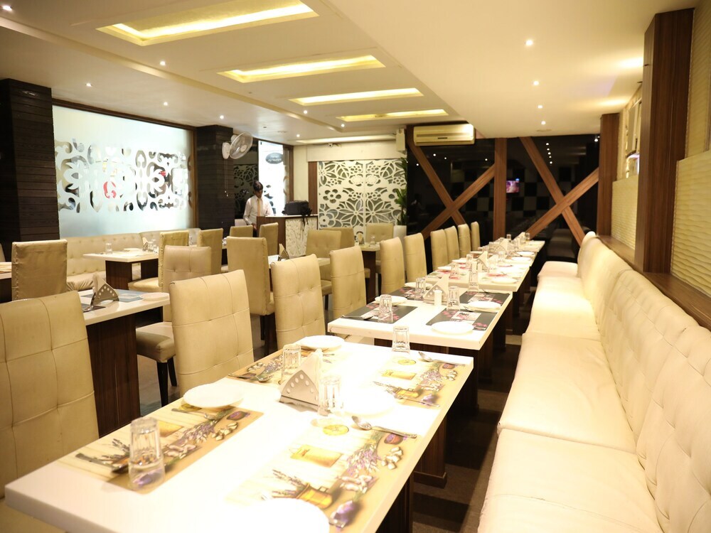 Агра: Hotel Poonam Plaza
