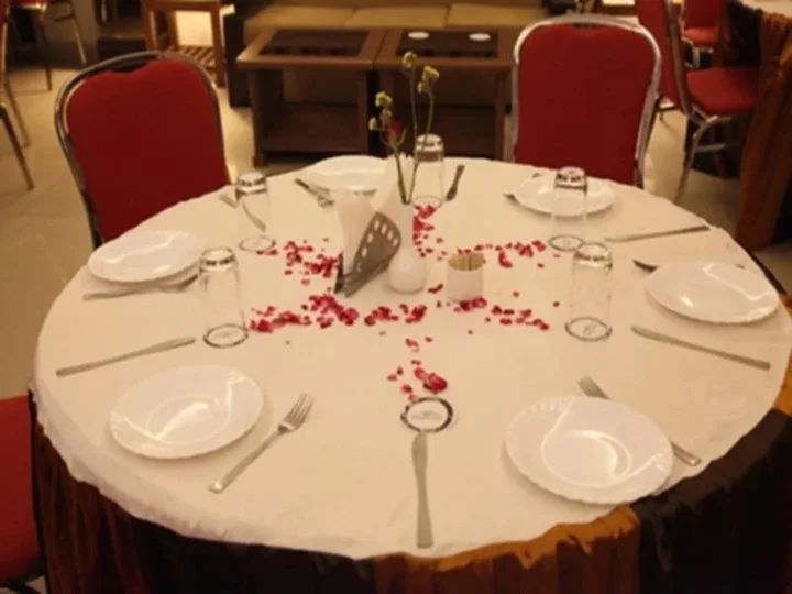Агра: Hotel Poonam Plaza