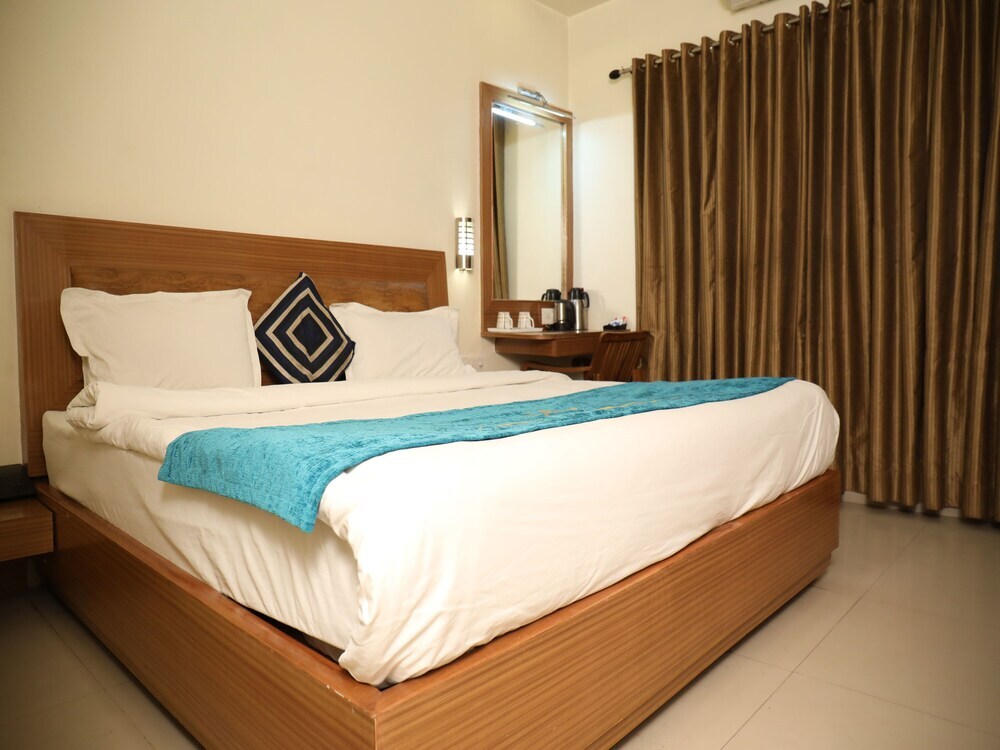Агра: Hotel Poonam Plaza