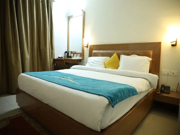 Агра: Hotel Poonam Plaza