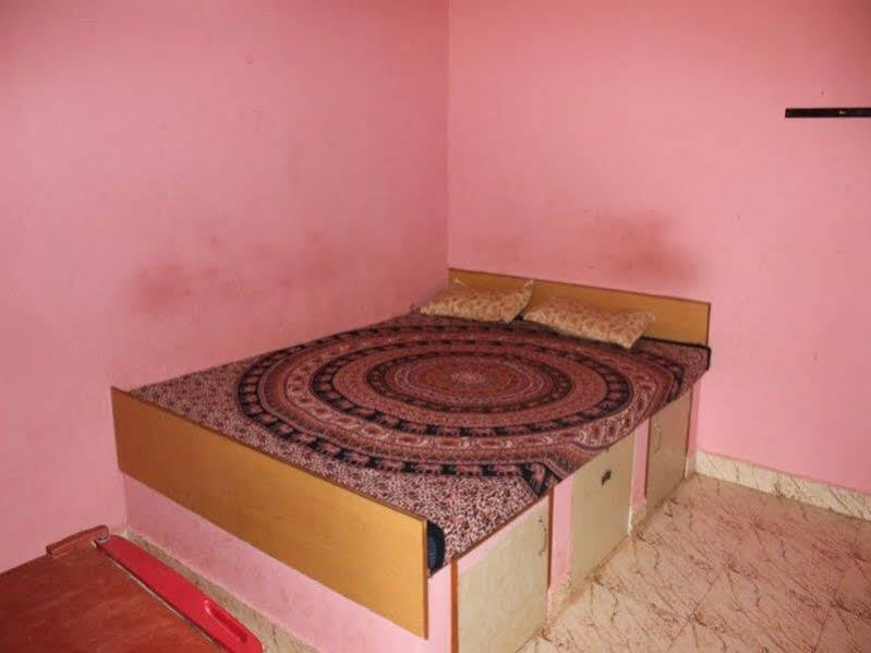 Анджуна: Purushottam Guest House