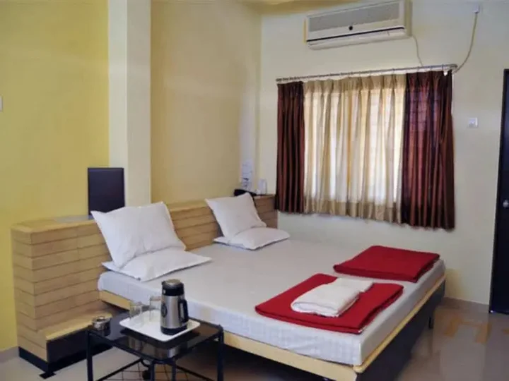 Бхусавал: Hotel Premier