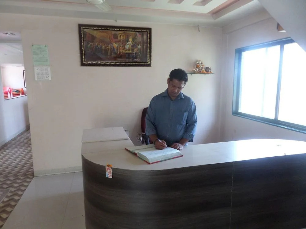 Пуна: Hotel Ladli Lodging