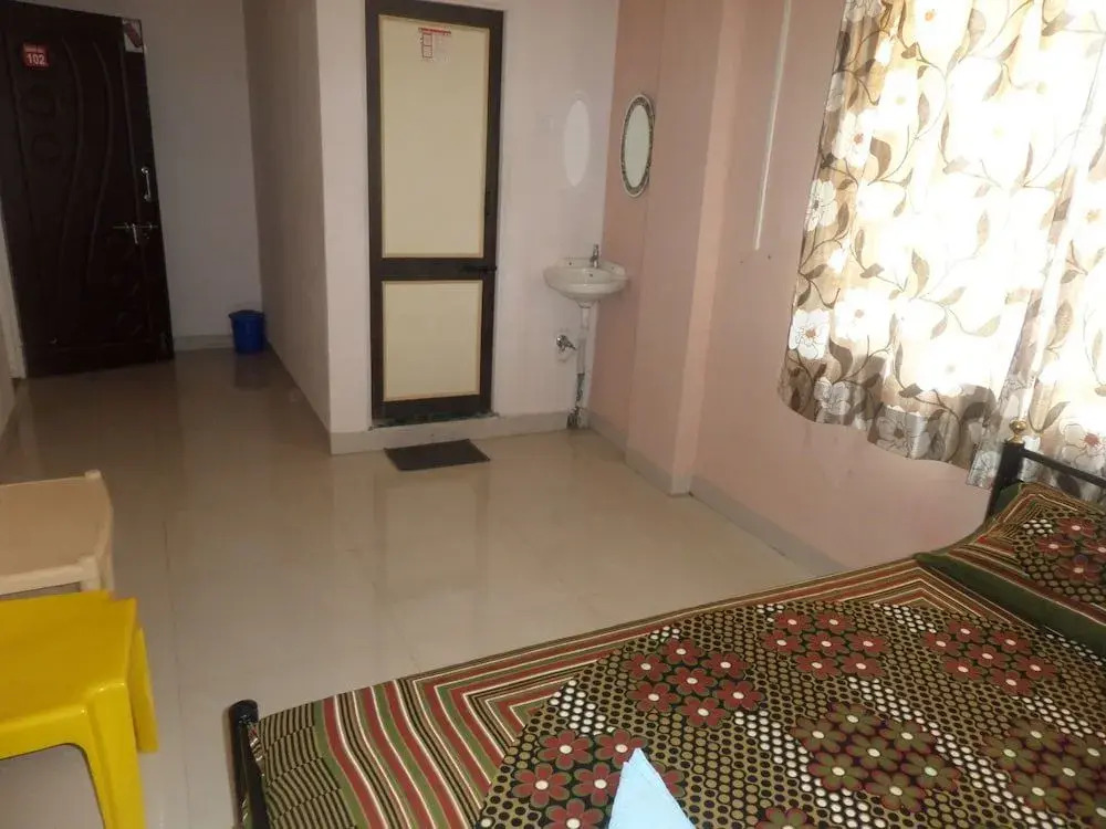 Пуна: Hotel Ladli Lodging