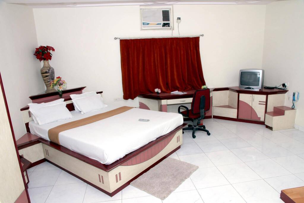 Hotel Ravikiran Executive RITZ Group — фото 1