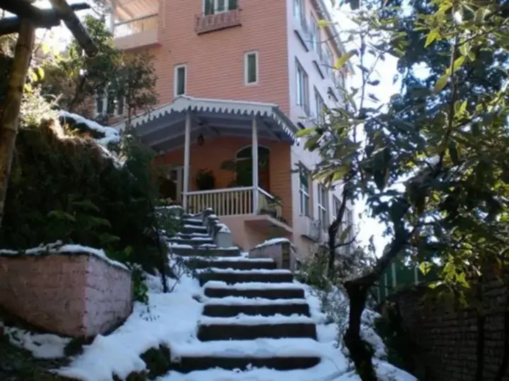 Раникхет: Whispering Heights Hotel